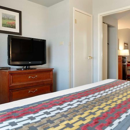 Best Western Executive Inn & Suites Гранд Рапидс Екстериор снимка