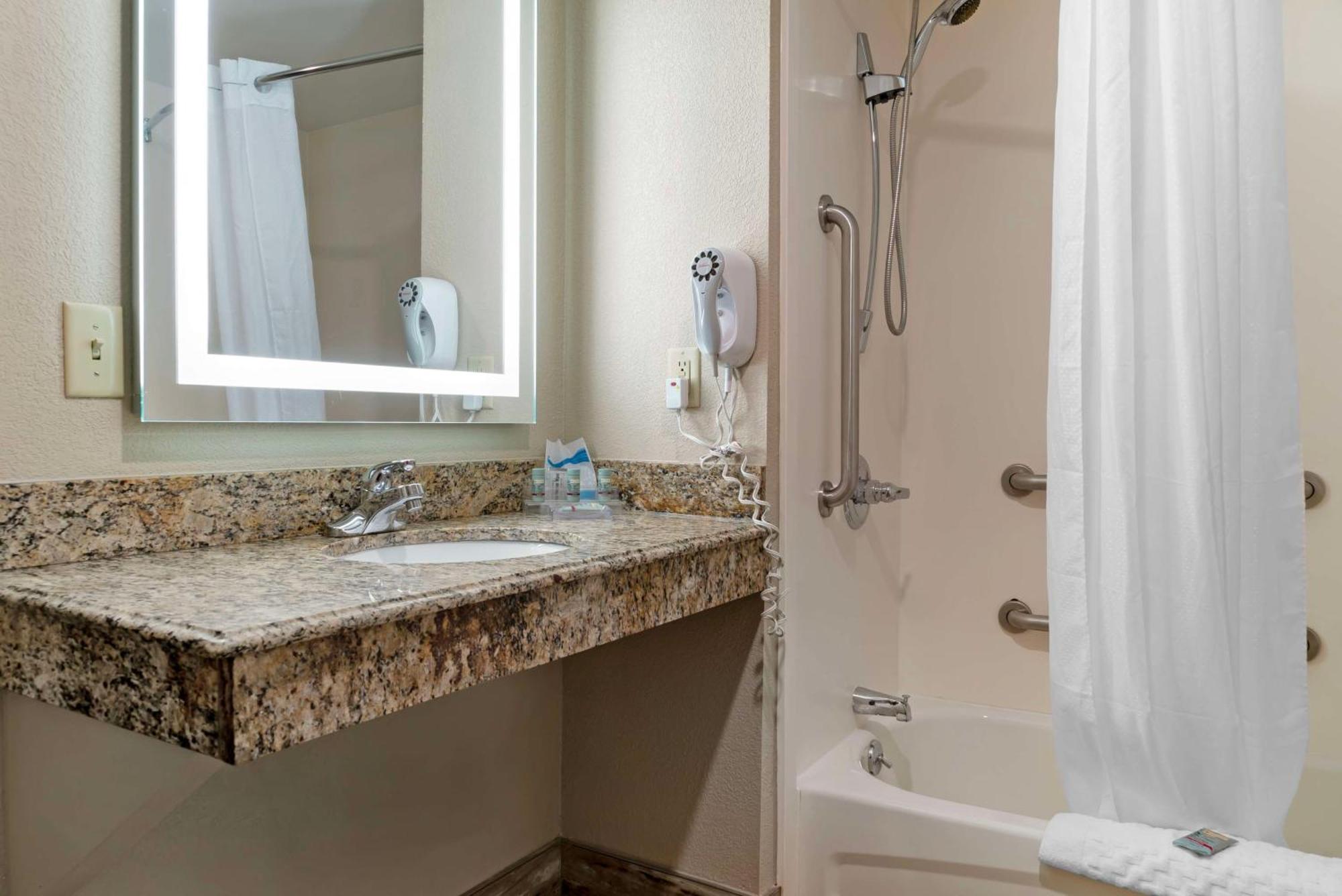 Best Western Executive Inn & Suites Гранд Рапидс Екстериор снимка