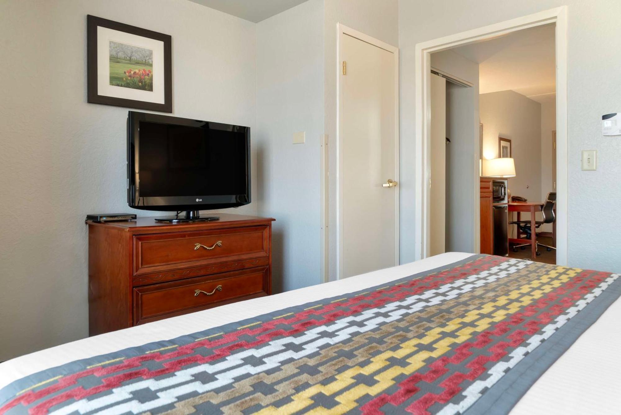 Best Western Executive Inn & Suites Гранд Рапидс Екстериор снимка