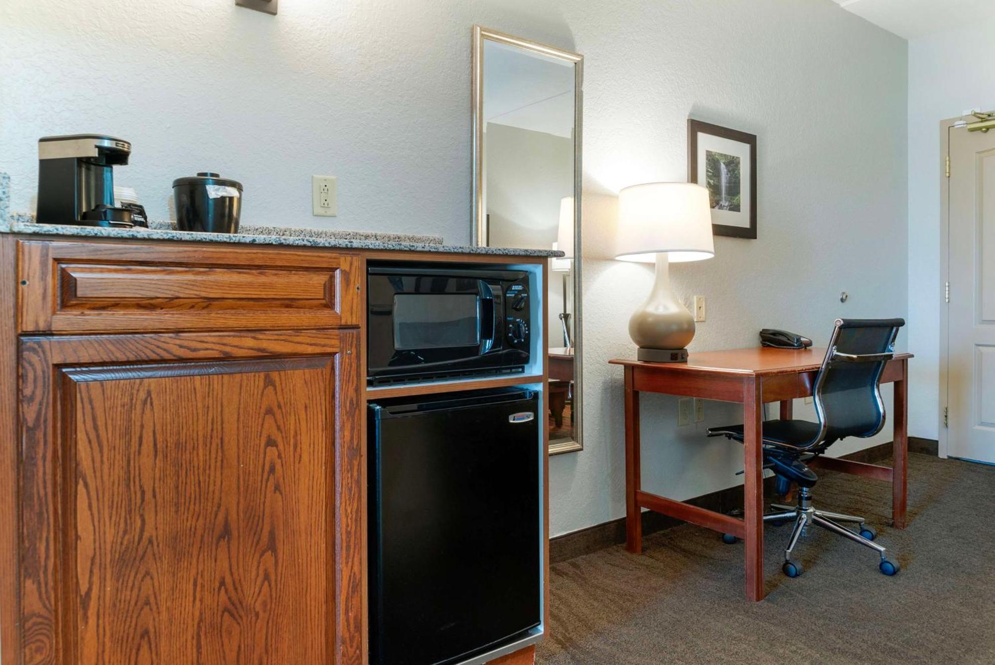 Best Western Executive Inn & Suites Гранд Рапидс Екстериор снимка