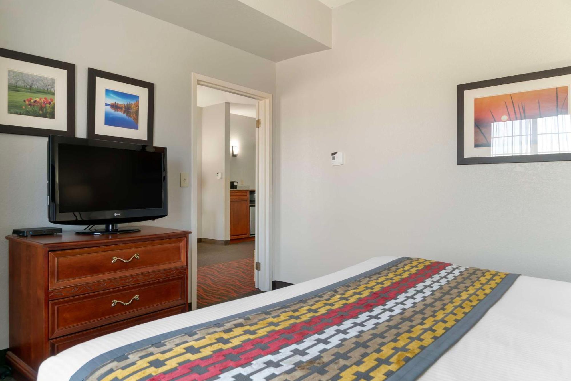 Best Western Executive Inn & Suites Гранд Рапидс Екстериор снимка