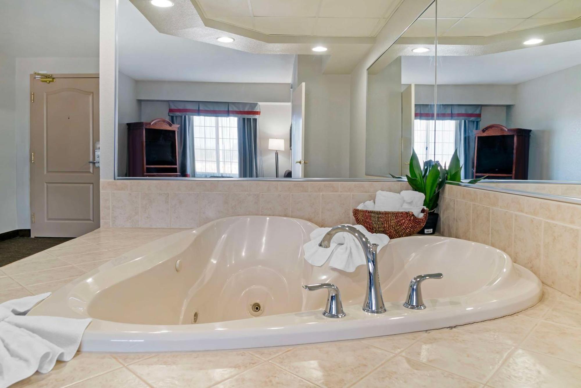 Best Western Executive Inn & Suites Гранд Рапидс Екстериор снимка