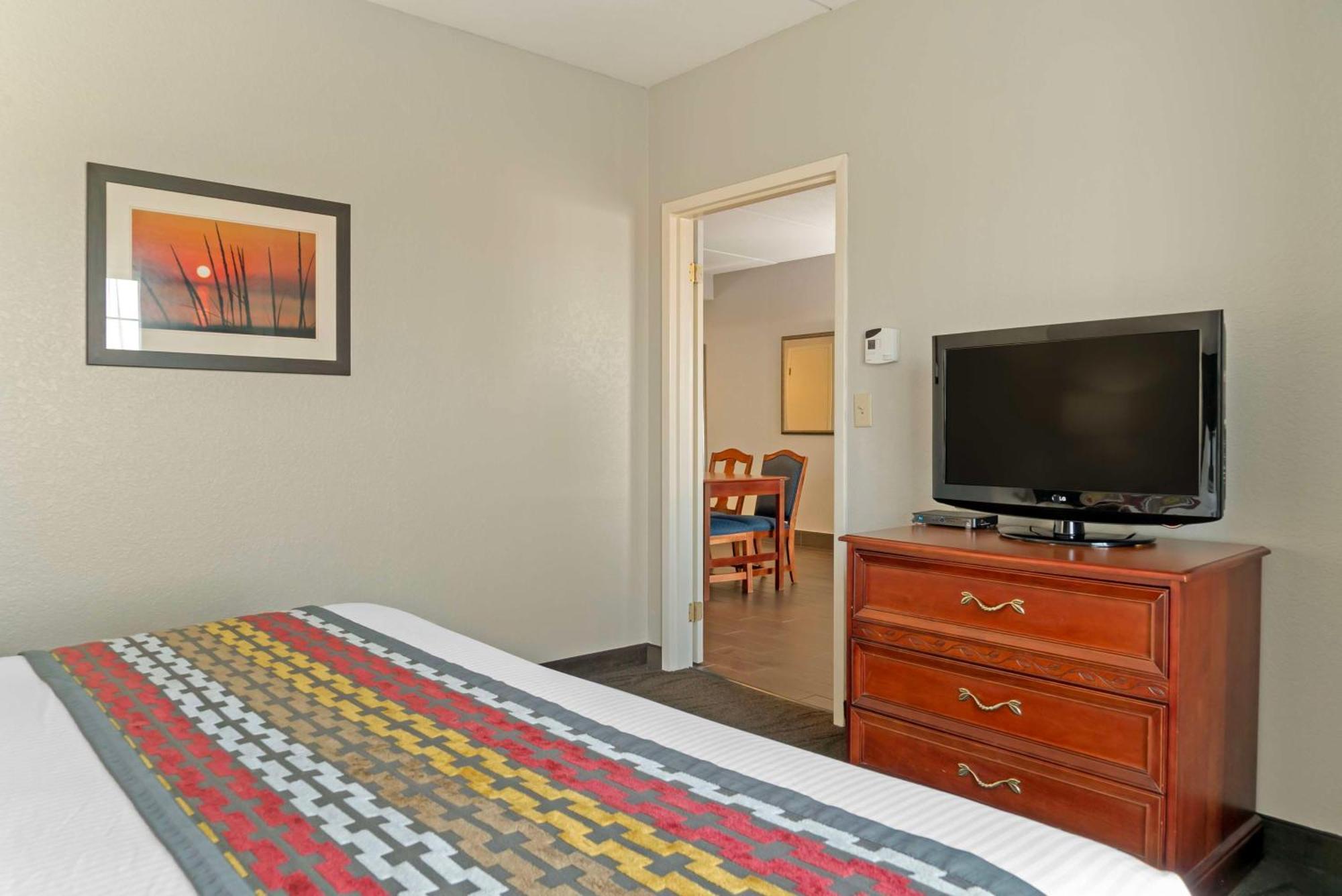 Best Western Executive Inn & Suites Гранд Рапидс Екстериор снимка